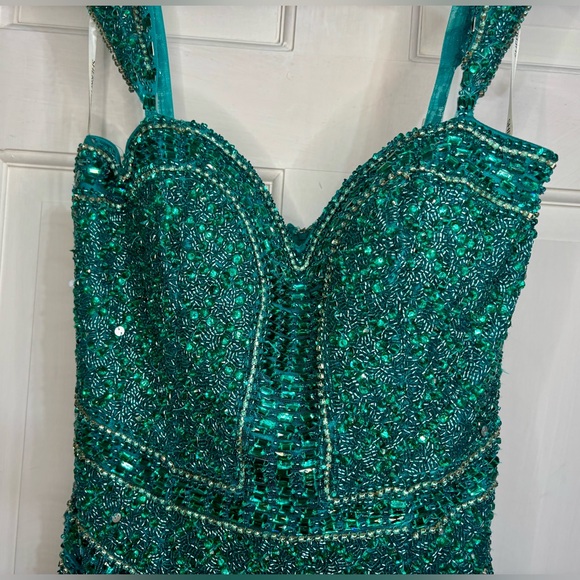 Sherri Hill size 2 emerald beaded cocktail dress - Picture 15 of 17